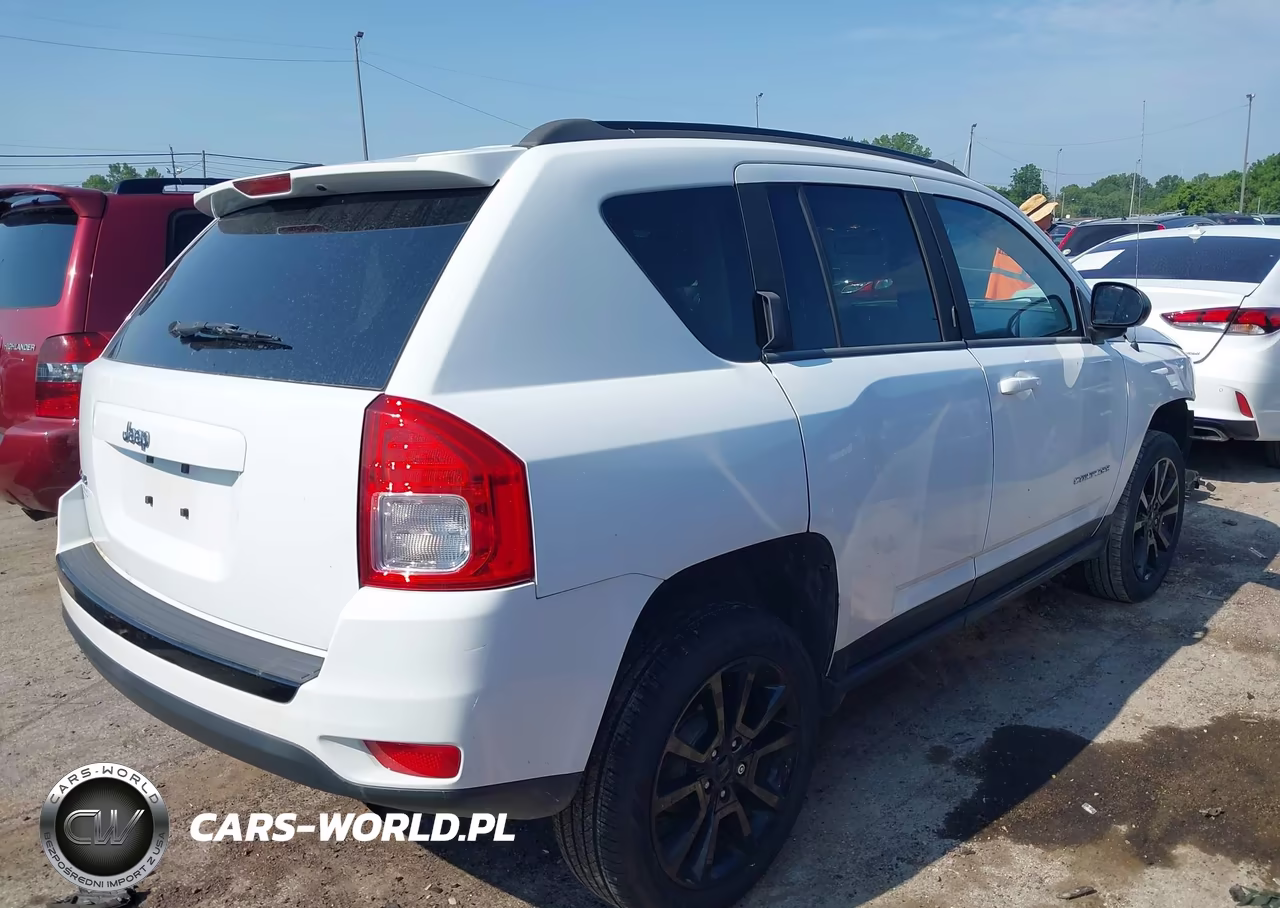 2013 Jeep Compass Latitude VIN:1C4NJDEB6DD236302 - 4