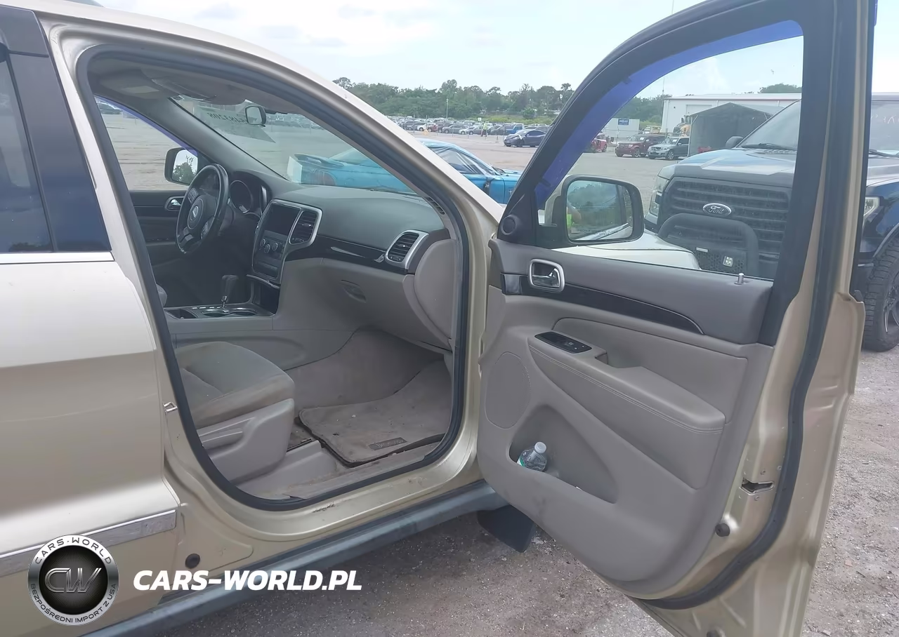 2012 Jeep Grand Cherokee Laredo VIN:1C4RJFAG4CC179939 - 5