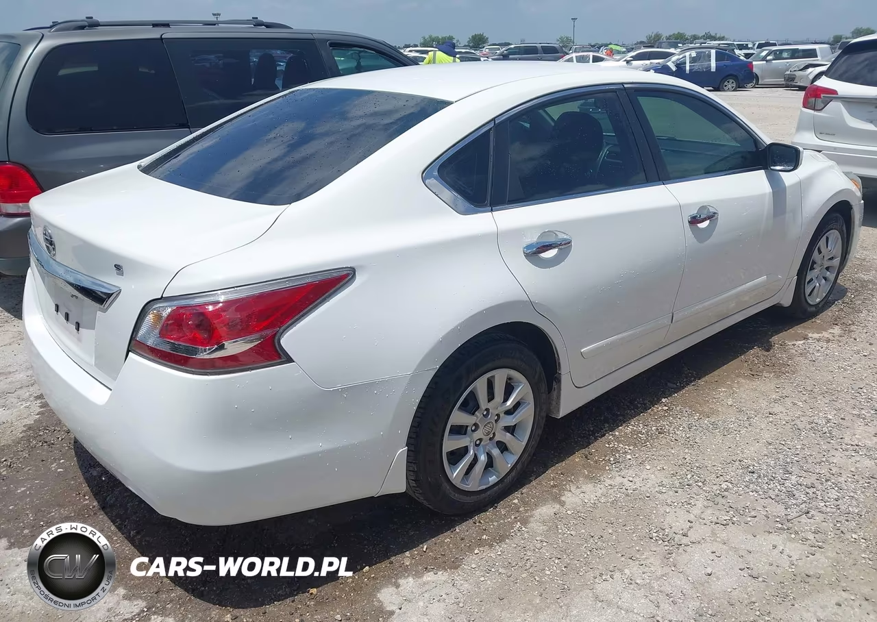 2015 Nissan Altima 2.5 S VIN:1N4AL3AP6FN915493 - 4