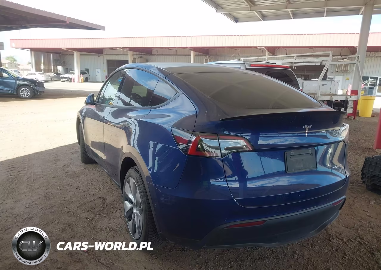 2022 Tesla Model Y VIN:7SAYGDEE7NF369556 - 3