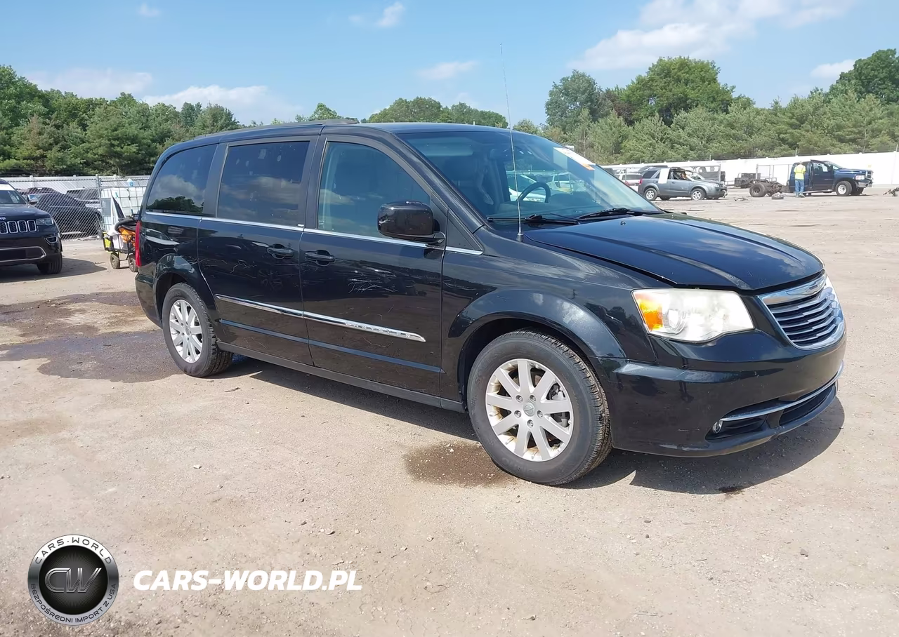 2013 Chrysler Town & Country Touring – zdjęcie 1 z 16
