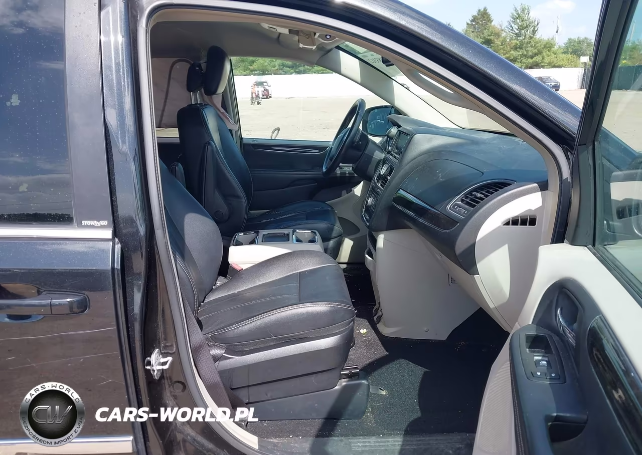 2013 Chrysler Town & Country Touring VIN:2C4RC1BG8DR756332 - 5