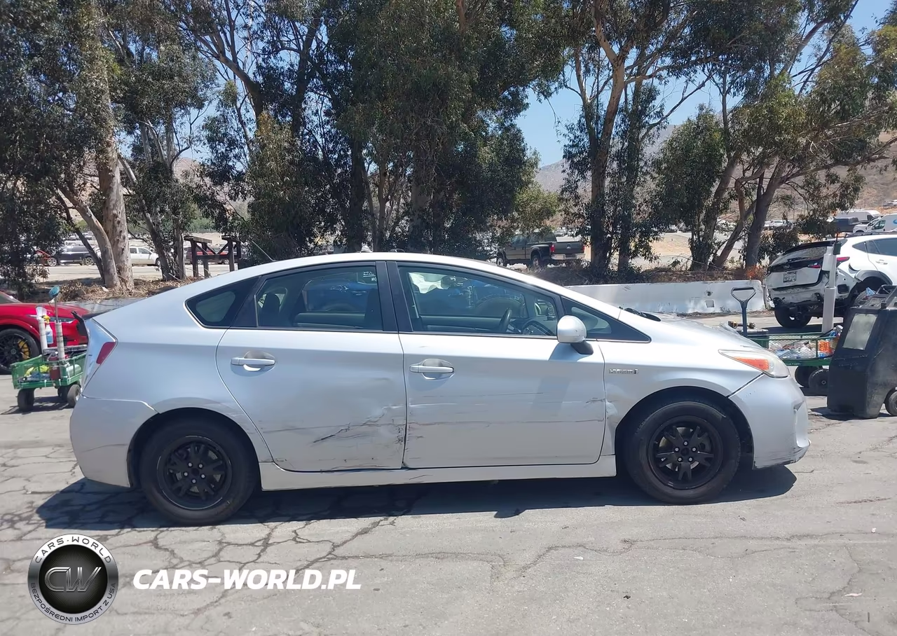 2015 Toyota Prius Three VIN:JTDKN3DUXF0446738 - 14