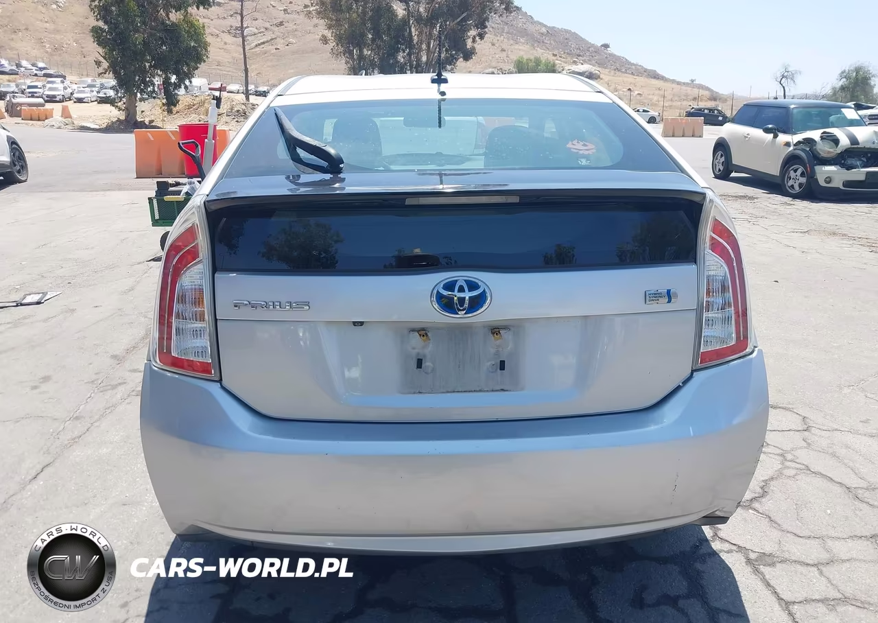 2015 Toyota Prius Three VIN:JTDKN3DUXF0446738 - 17