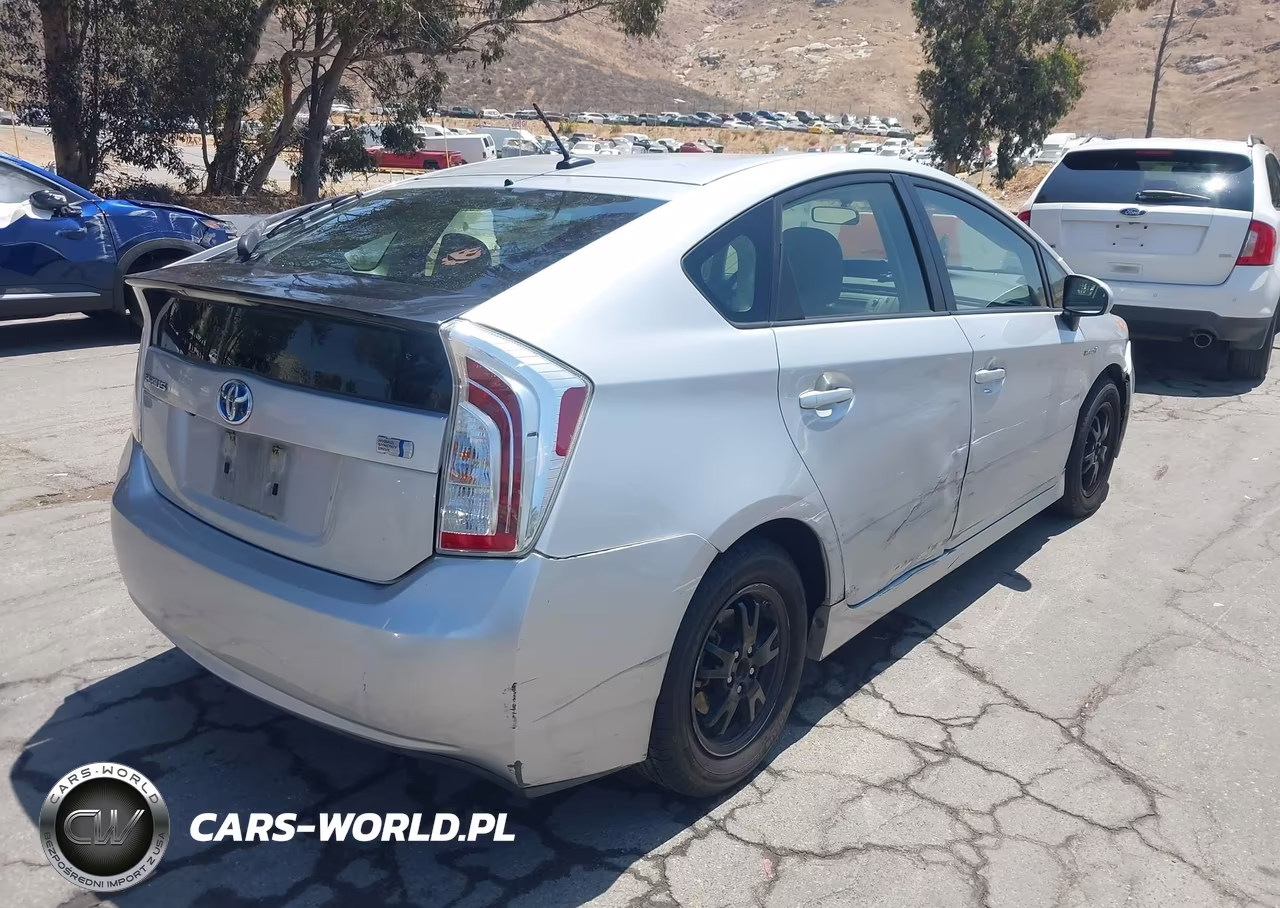 2015 Toyota Prius Three VIN:JTDKN3DUXF0446738 - 4