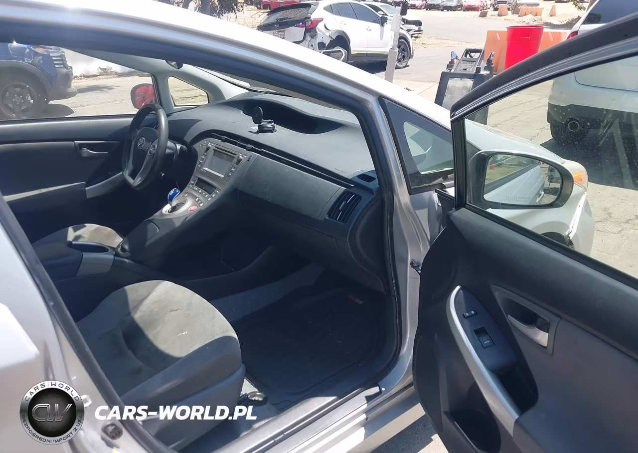 2015 Toyota Prius Three VIN:JTDKN3DUXF0446738 - 5