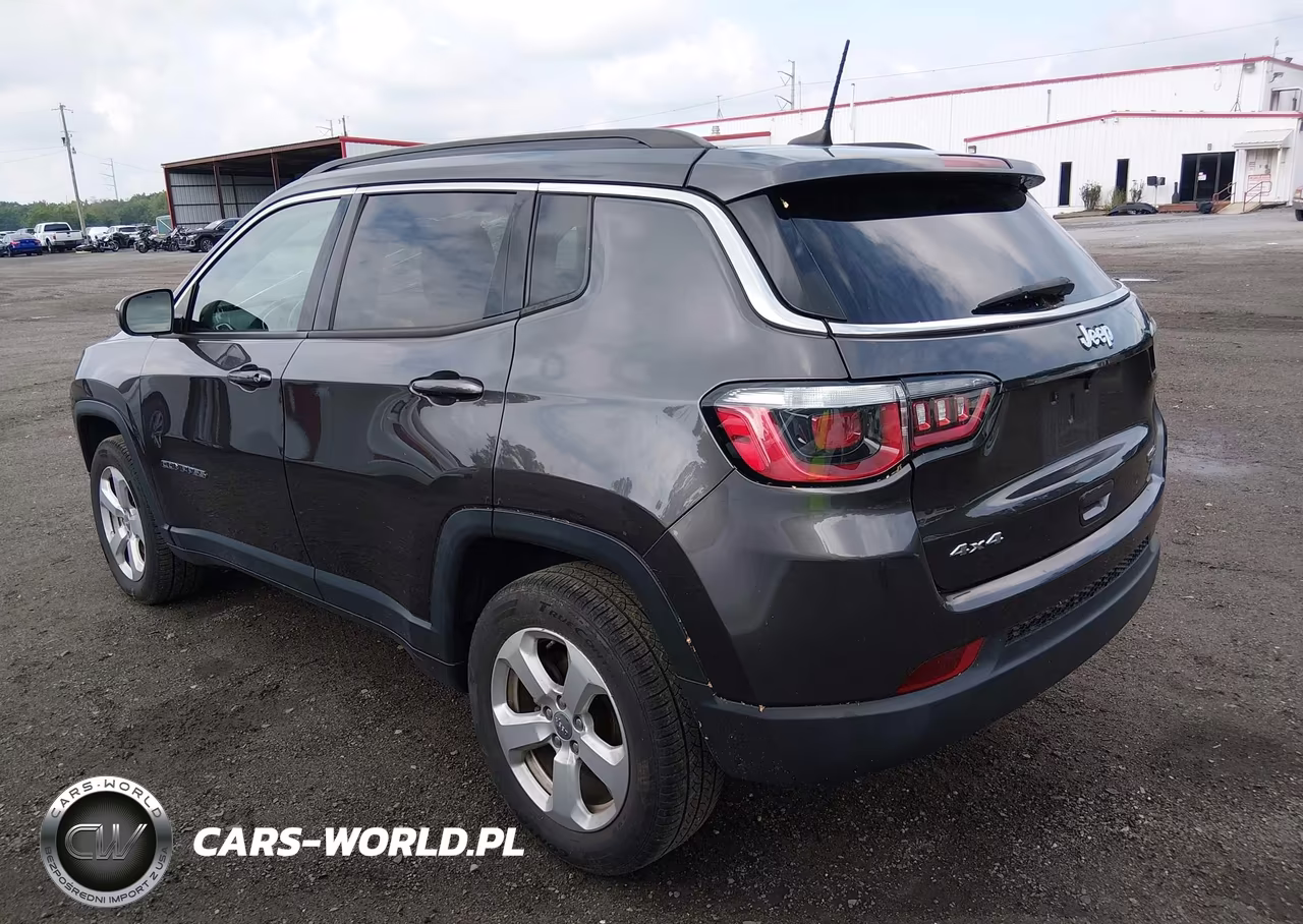 2019 Jeep Compass Latitude 4X4 VIN:3C4NJDBB2KT748585 - 3