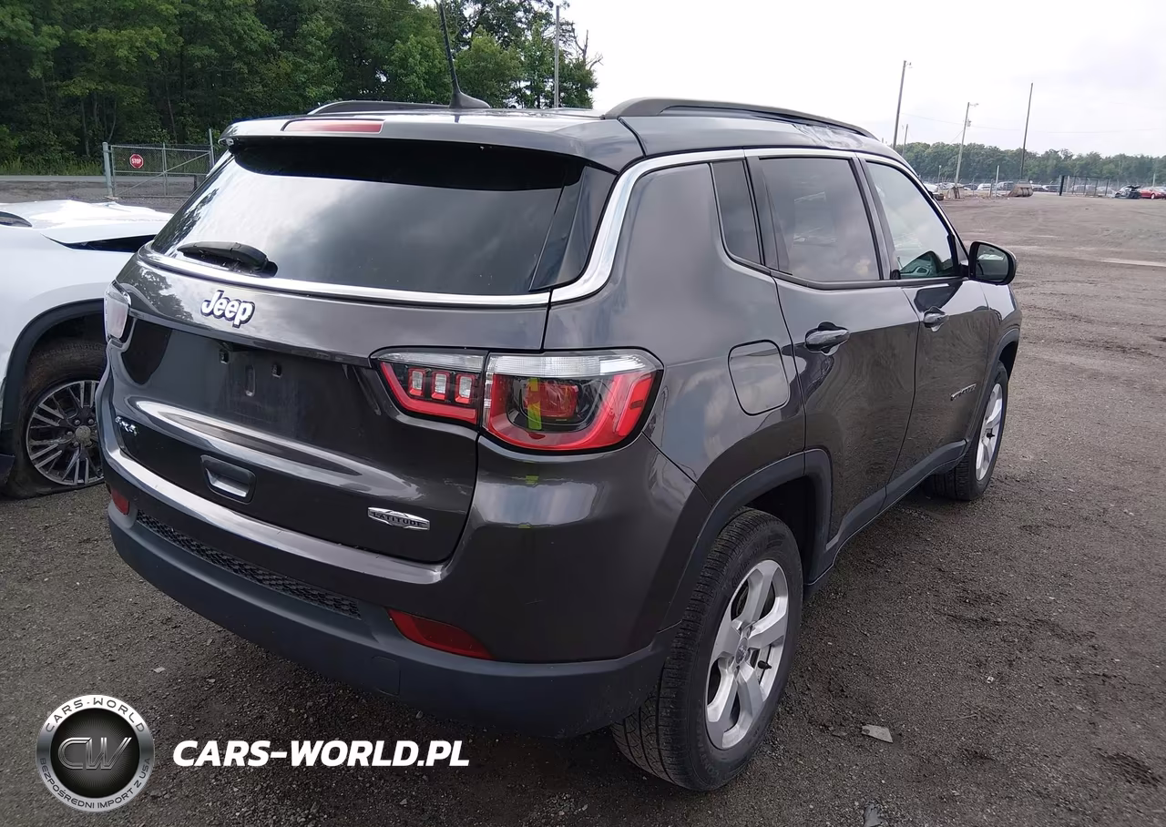 2019 Jeep Compass Latitude 4X4 VIN:3C4NJDBB2KT748585 - 4
