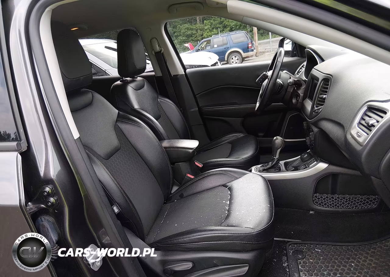 2019 Jeep Compass Latitude 4X4 VIN:3C4NJDBB2KT748585 - 5
