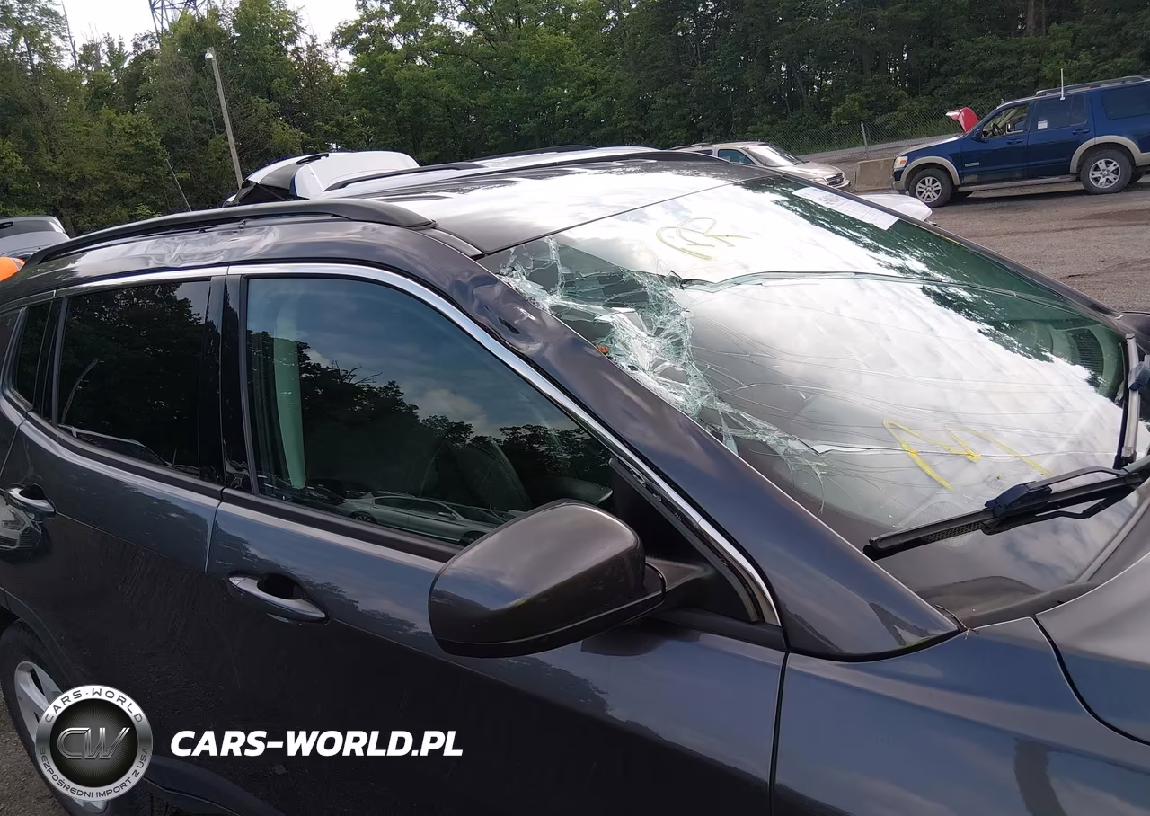2019 Jeep Compass Latitude 4X4 VIN:3C4NJDBB2KT748585 - 6