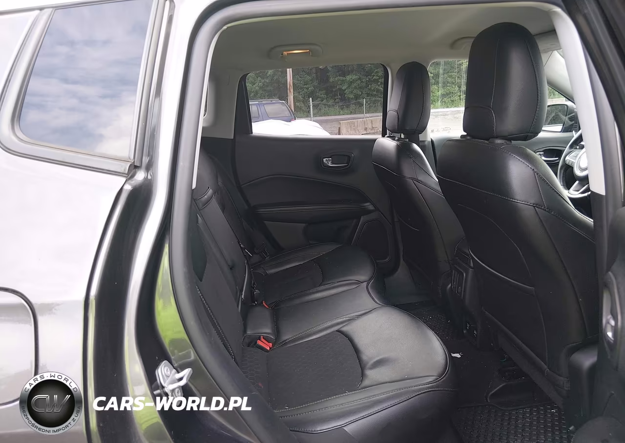 2019 Jeep Compass Latitude 4X4 VIN:3C4NJDBB2KT748585 - 8