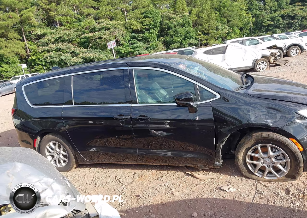 2026 Chrysler Pacifica Select VIN:2C4RC1BG7TR196348 - 13