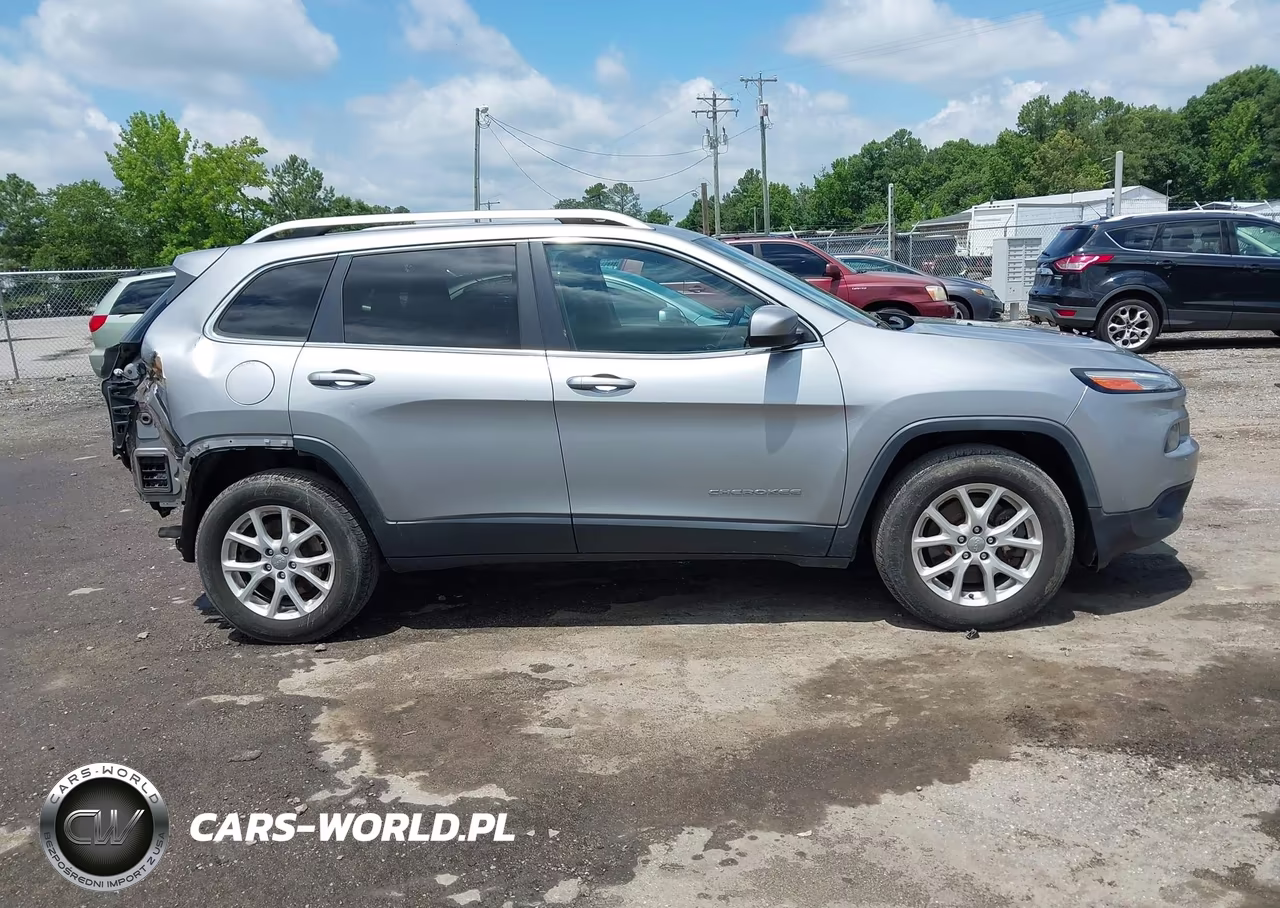 2015 Jeep Cherokee Latitude VIN:1C4PJMCS8FW552240 - 13