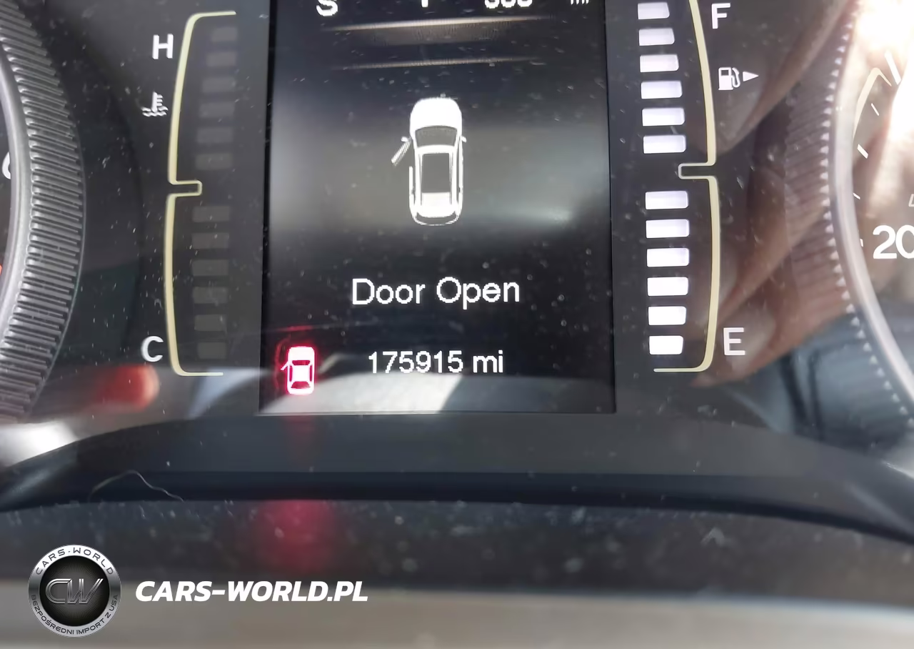 2015 Jeep Cherokee Latitude VIN:1C4PJMCS8FW552240 - 15