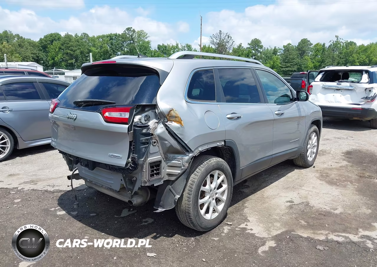 2015 Jeep Cherokee Latitude VIN:1C4PJMCS8FW552240 - 4