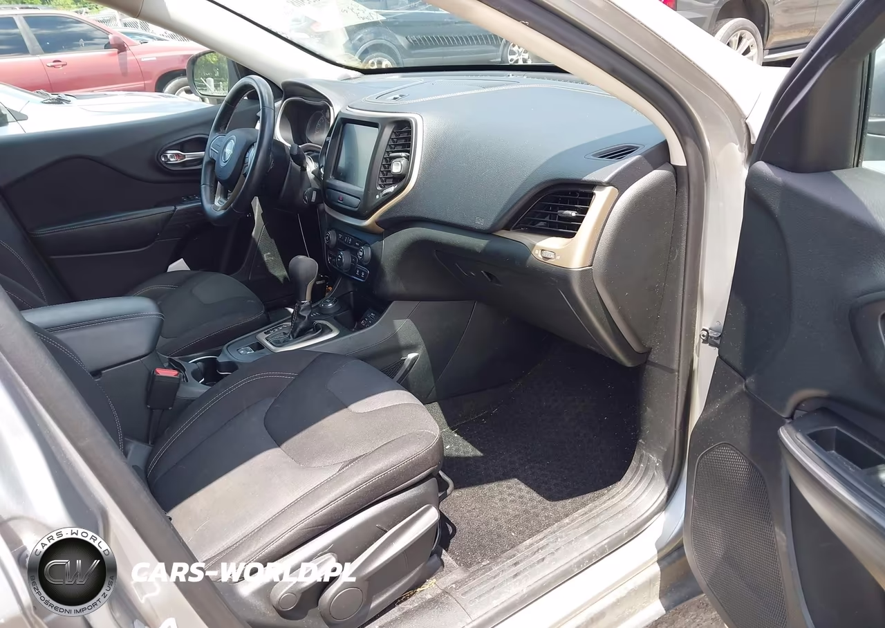 2015 Jeep Cherokee Latitude VIN:1C4PJMCS8FW552240 - 5