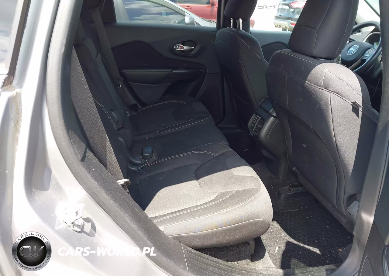 2015 Jeep Cherokee Latitude VIN:1C4PJMCS8FW552240 - 8