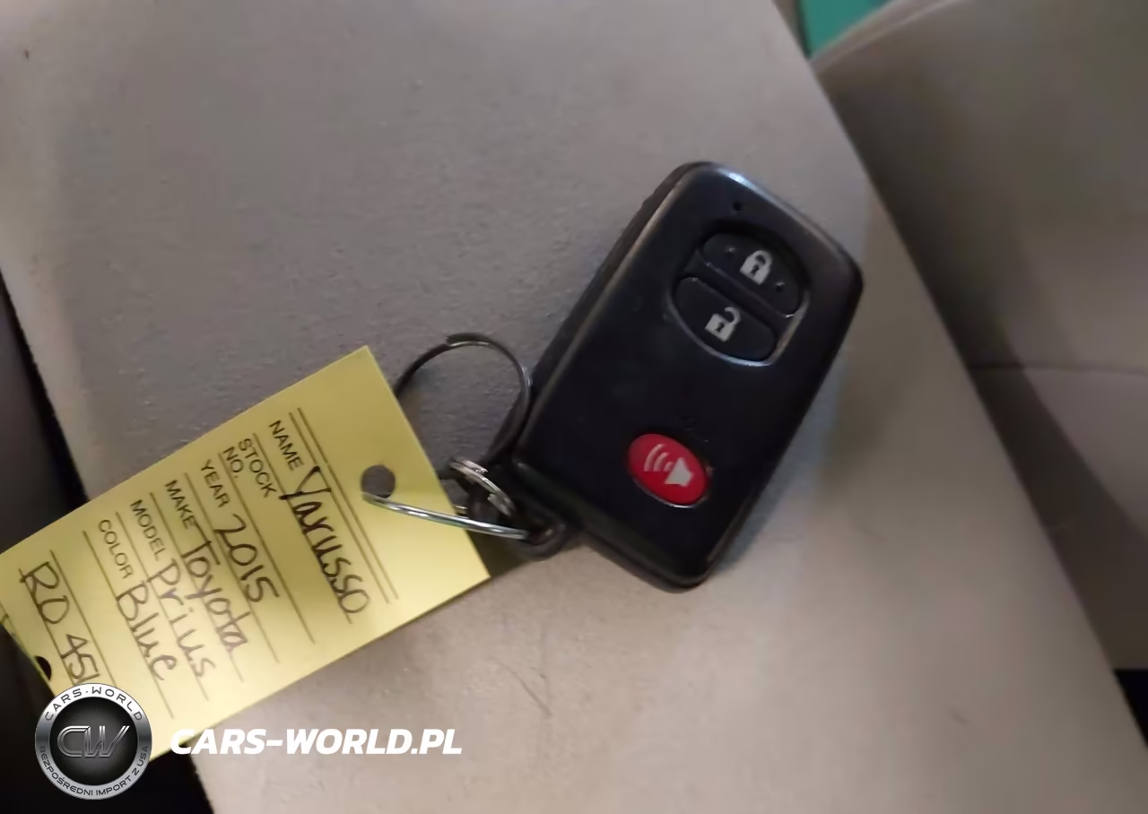 2015 Toyota Prius Three VIN:JTDKN3DU8F1880988 - 11