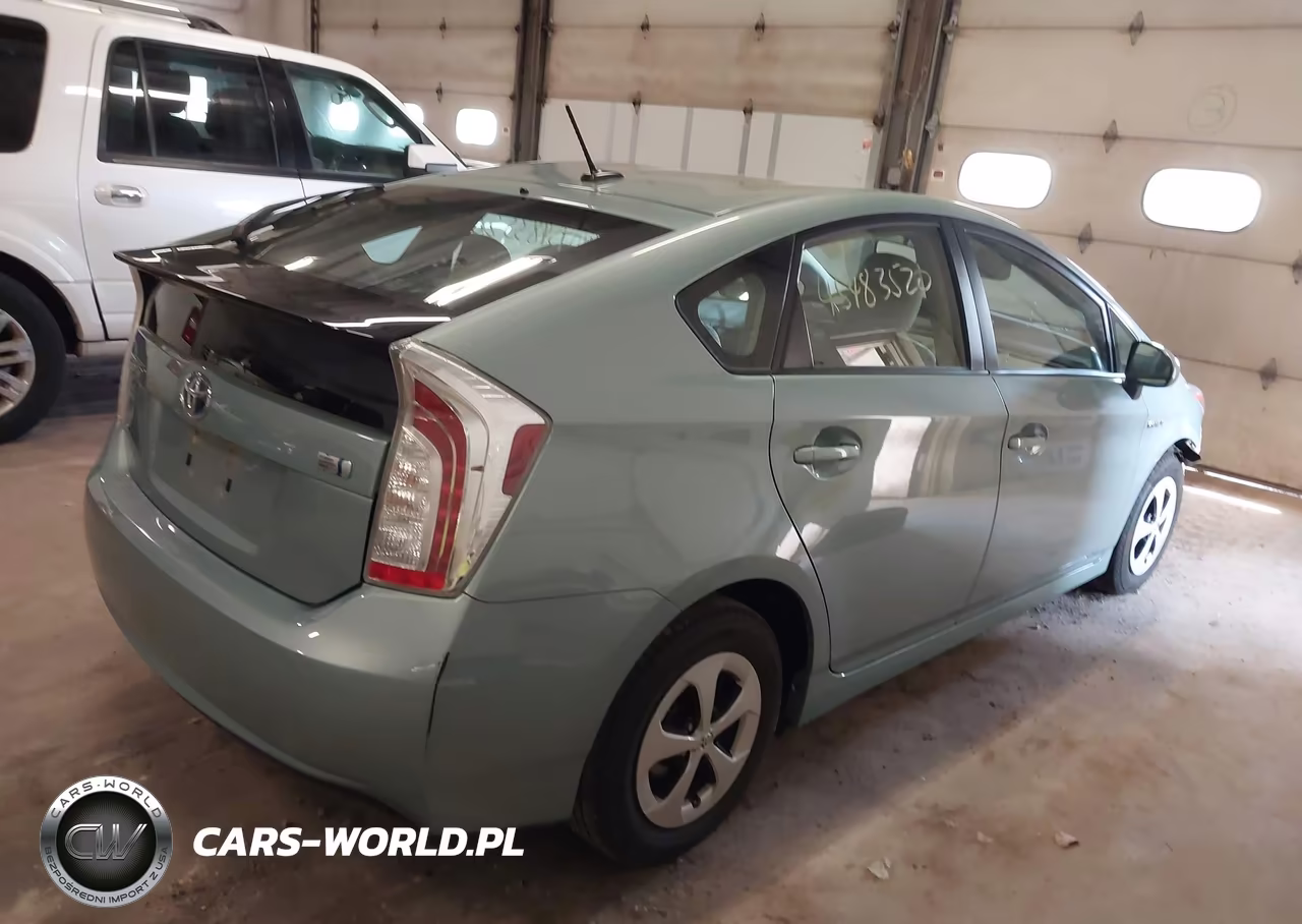 2015 Toyota Prius Three VIN:JTDKN3DU8F1880988 - 4