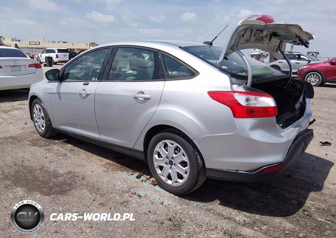 2012 Ford Focus Se VIN:1FAHP3F20CL372410 - 3