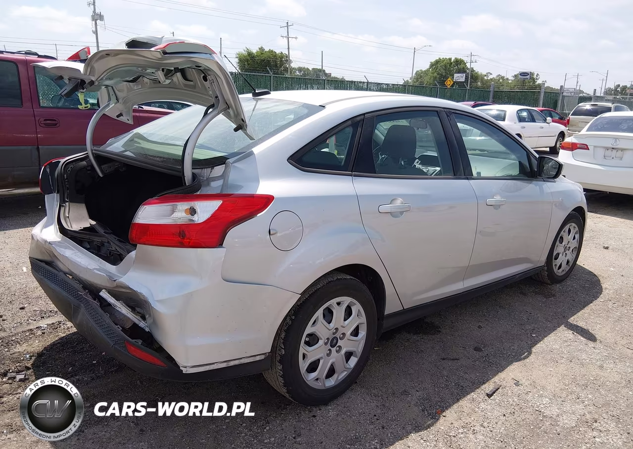 2012 Ford Focus Se VIN:1FAHP3F20CL372410 - 4