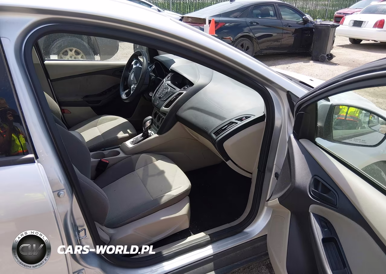 2012 Ford Focus Se VIN:1FAHP3F20CL372410 - 5