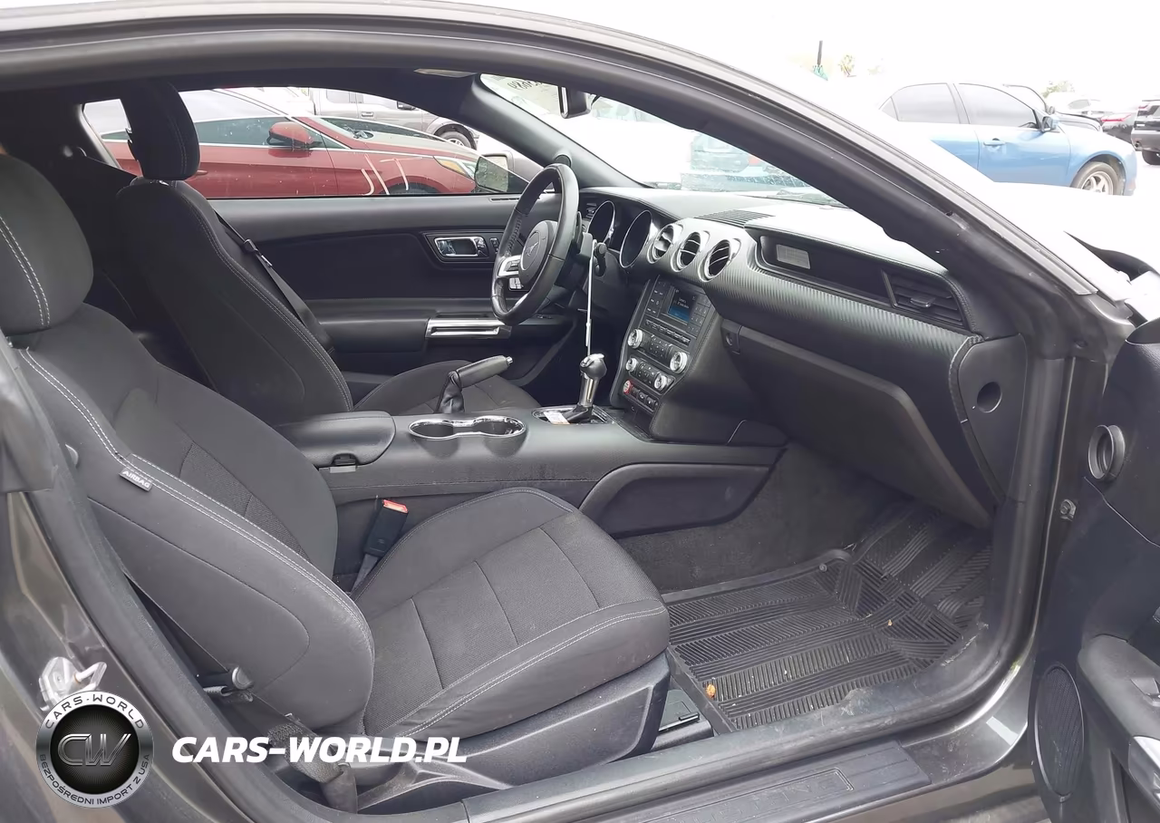 2017 Ford Mustang V6 VIN:1FA6P8AM4H5213978 - 5