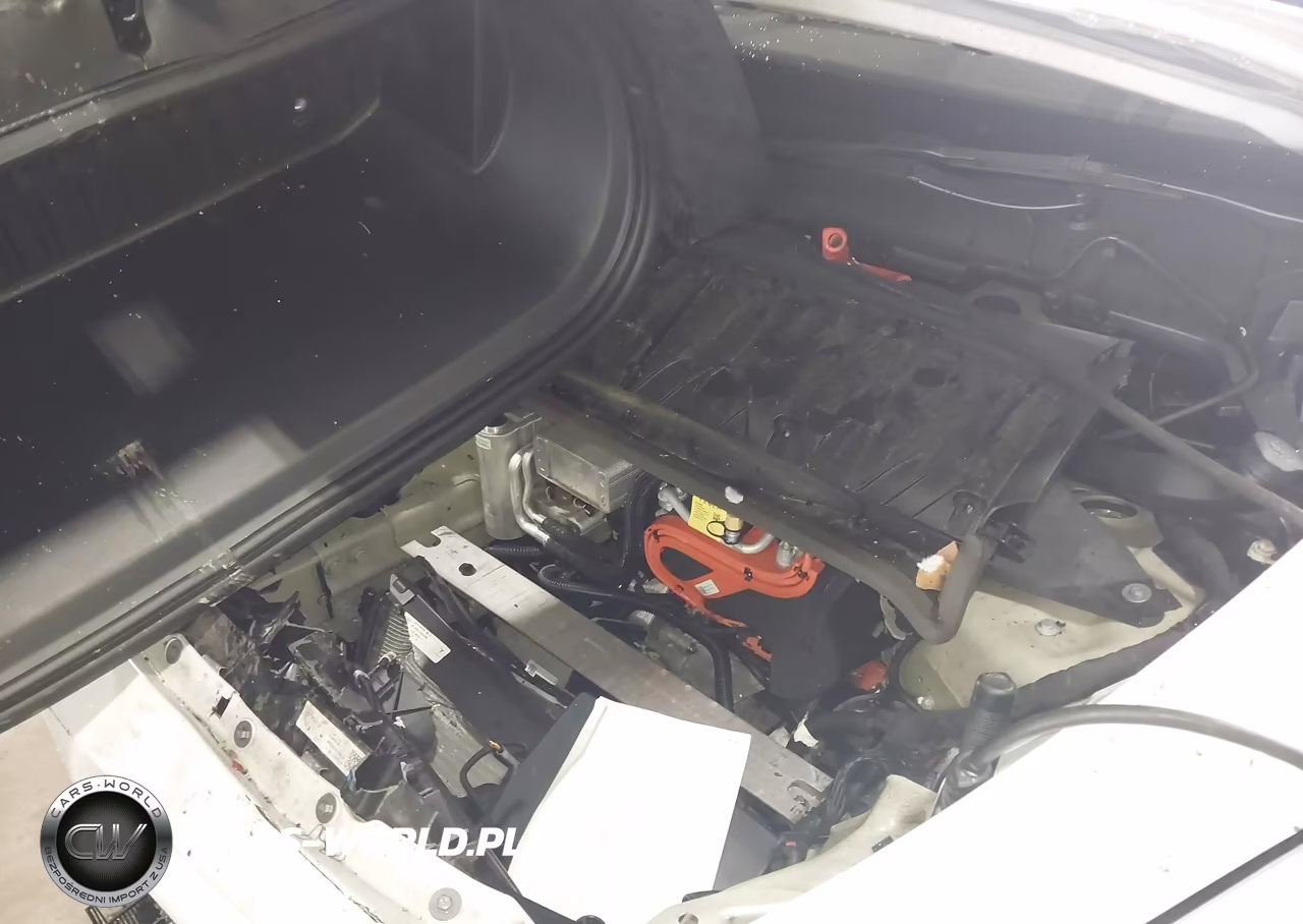 2023 Tesla Model Y VIN:7SAYGDEE2PF792211 - 10