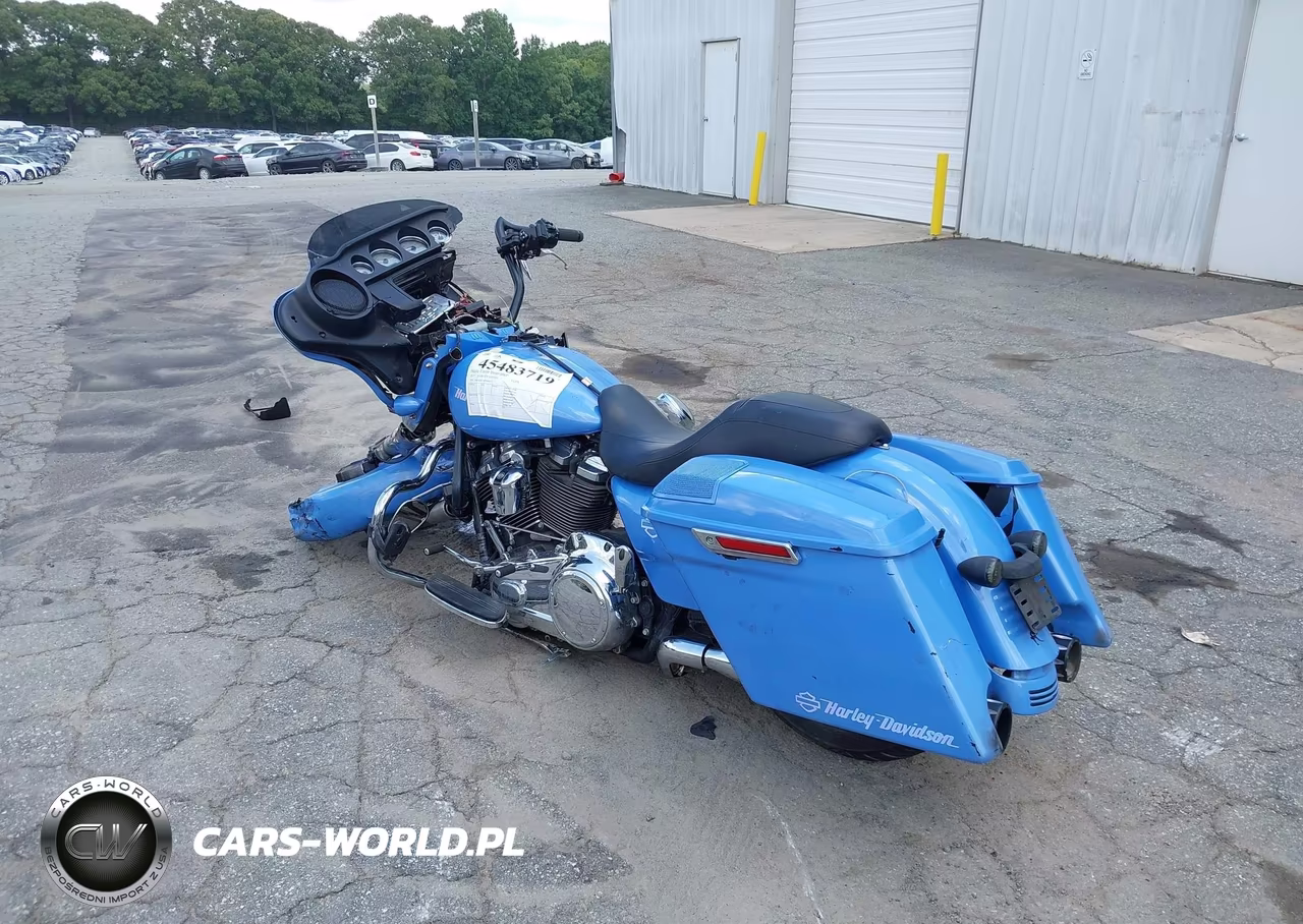 2017 Harley-Davidson Flhx Street Glide VIN:1HD1KBC14HB648423 - 3