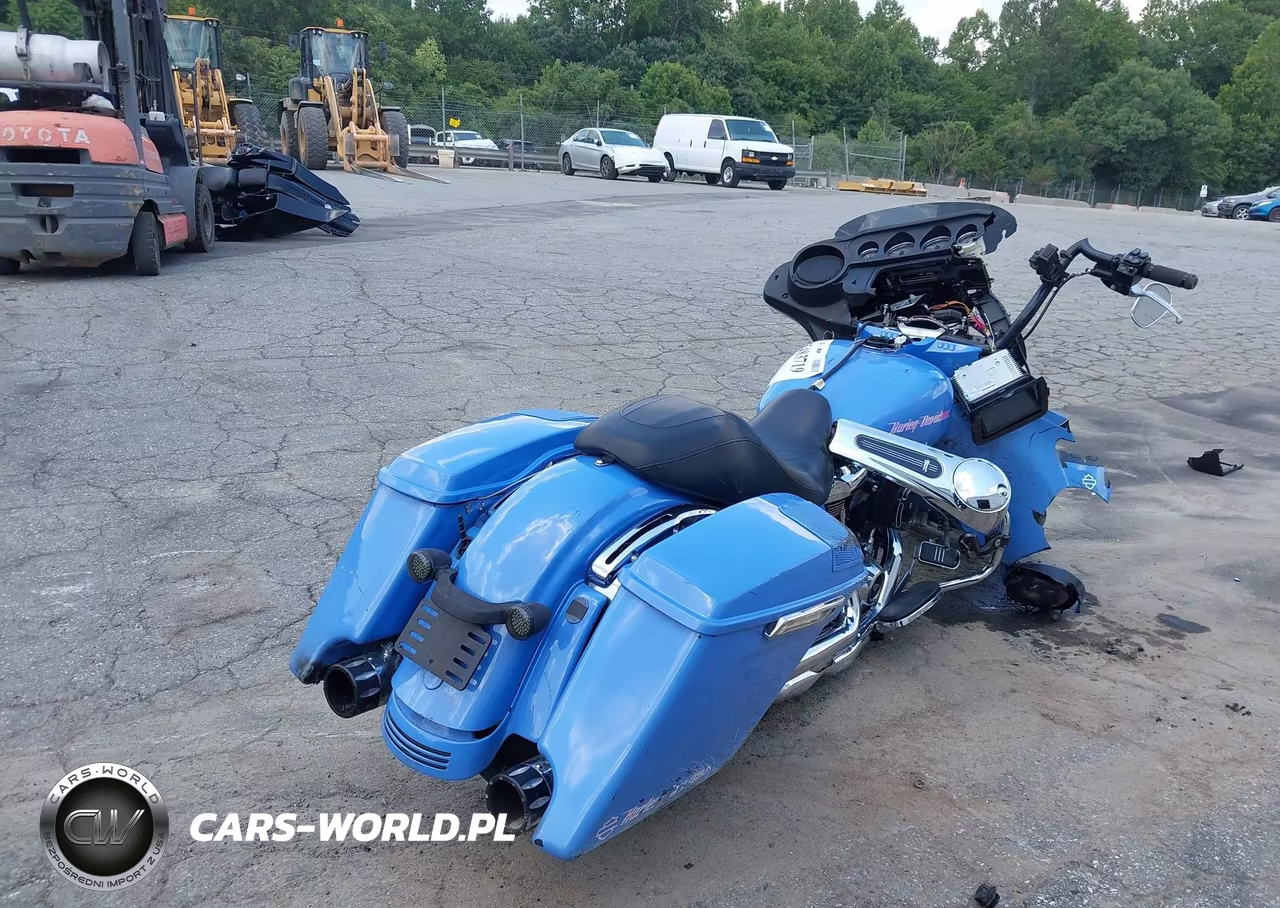 2017 Harley-Davidson Flhx Street Glide VIN:1HD1KBC14HB648423 - 4