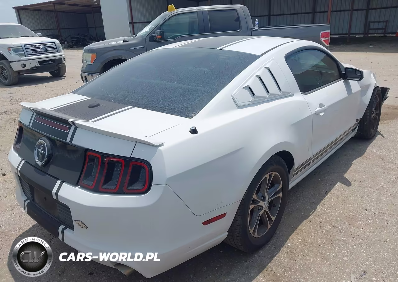 2014 Ford Mustang V6 Premium VIN:1ZVBP8AM1E5206214 - 4