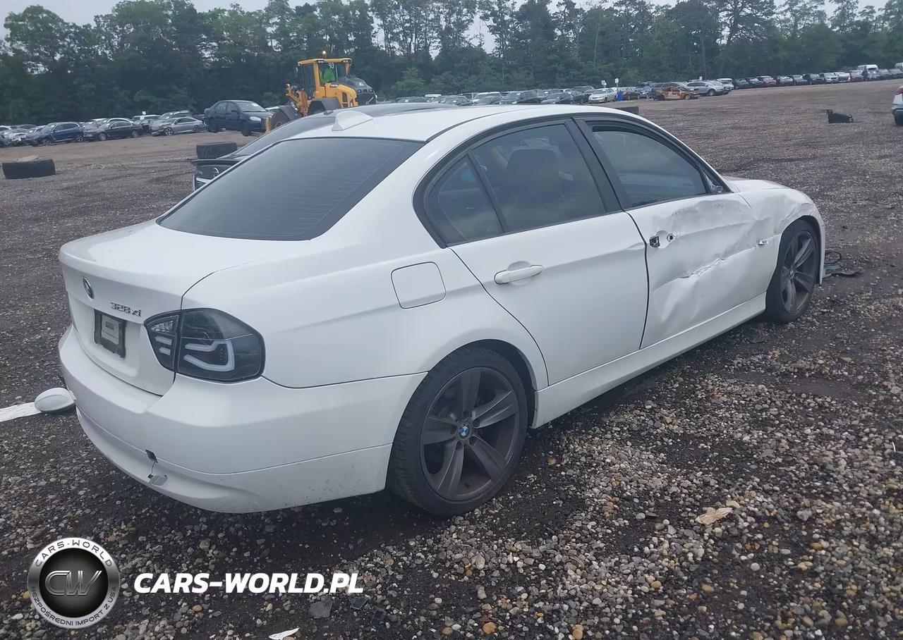 2007 BMW 328Xi VIN:WBAVC935X7KX61932 - 4