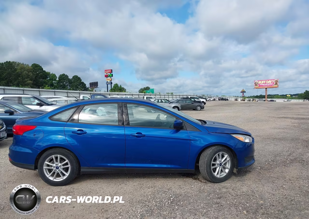 2018 Ford Focus Se VIN:1FADP3F24JL327854 - 12