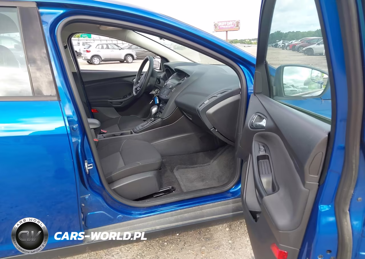 2018 Ford Focus Se VIN:1FADP3F24JL327854 - 5