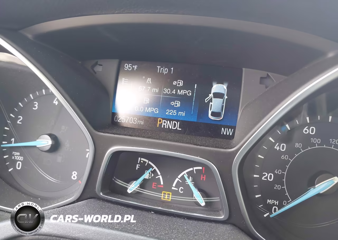 2018 Ford Focus Se VIN:1FADP3F24JL327854 - 7