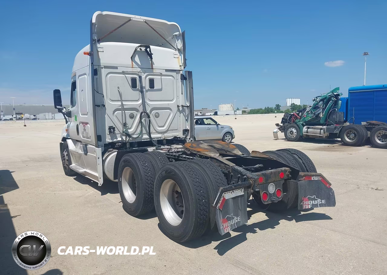 2016 Freightliner Cascadia 113 VIN:3AKJGHDV5GSHB1587 - 3