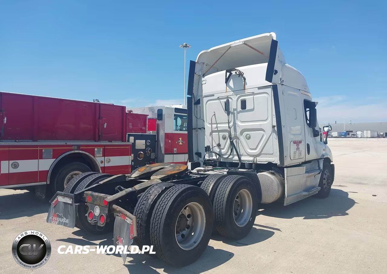 2016 Freightliner Cascadia 113 VIN:3AKJGHDV5GSHB1587 - 4