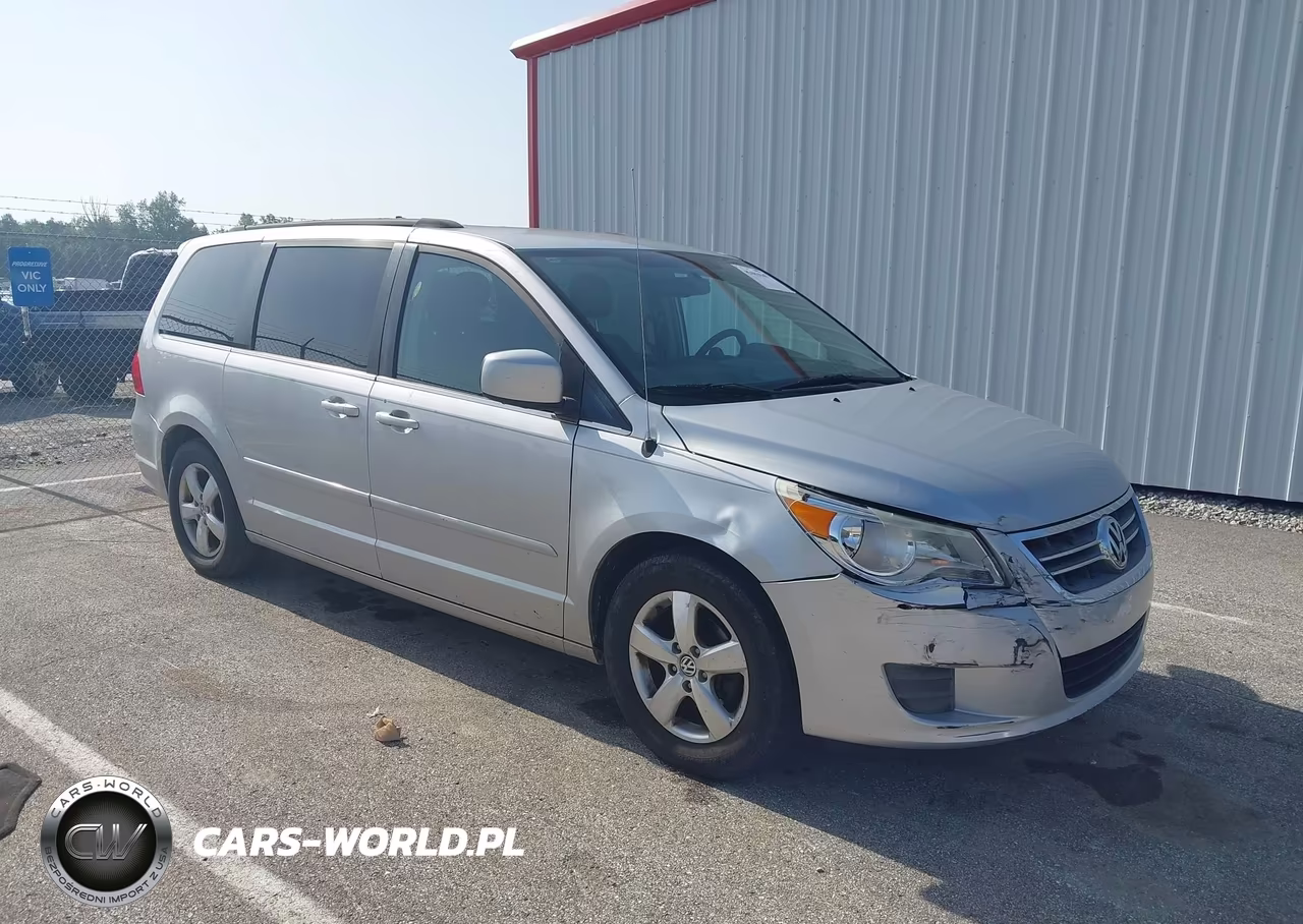 2011 Volkswagen Routan Se