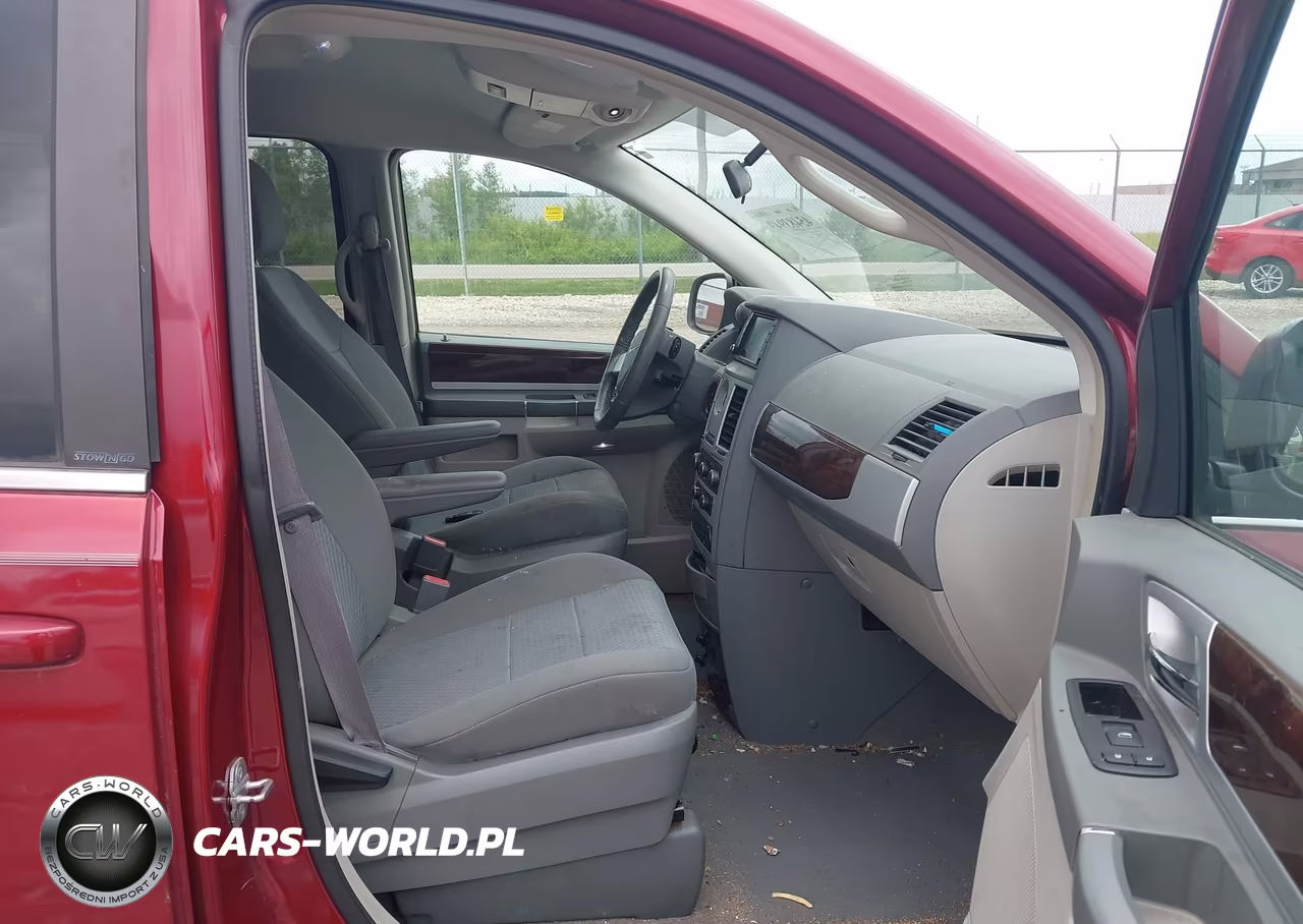 2010 Chrysler Town & Country Touring VIN:2A4RR5D1XAR324054 - 5