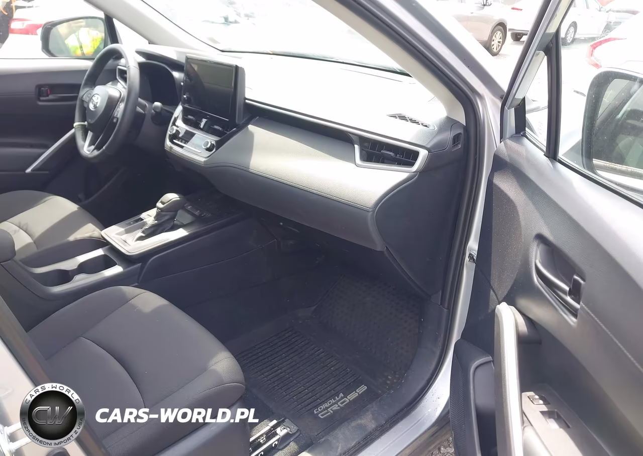2026 Toyota Corolla Cross Le VIN:7MUCAABG8TV148270 - 5