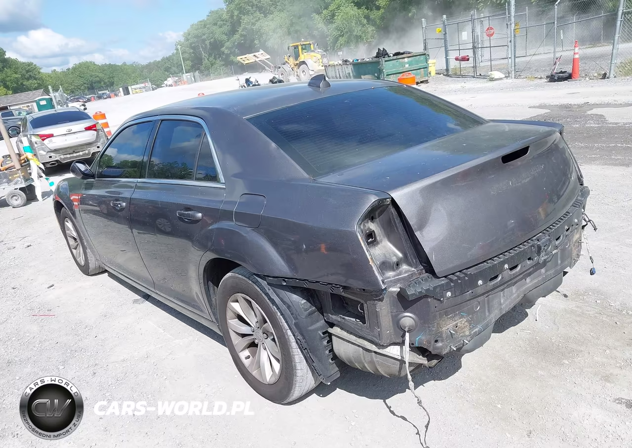 2015 Chrysler 300 Limited VIN:2C3CCAAG6FH818475 - 3
