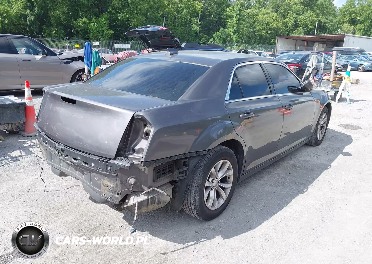 2015 Chrysler 300 Limited VIN:2C3CCAAG6FH818475 - 4