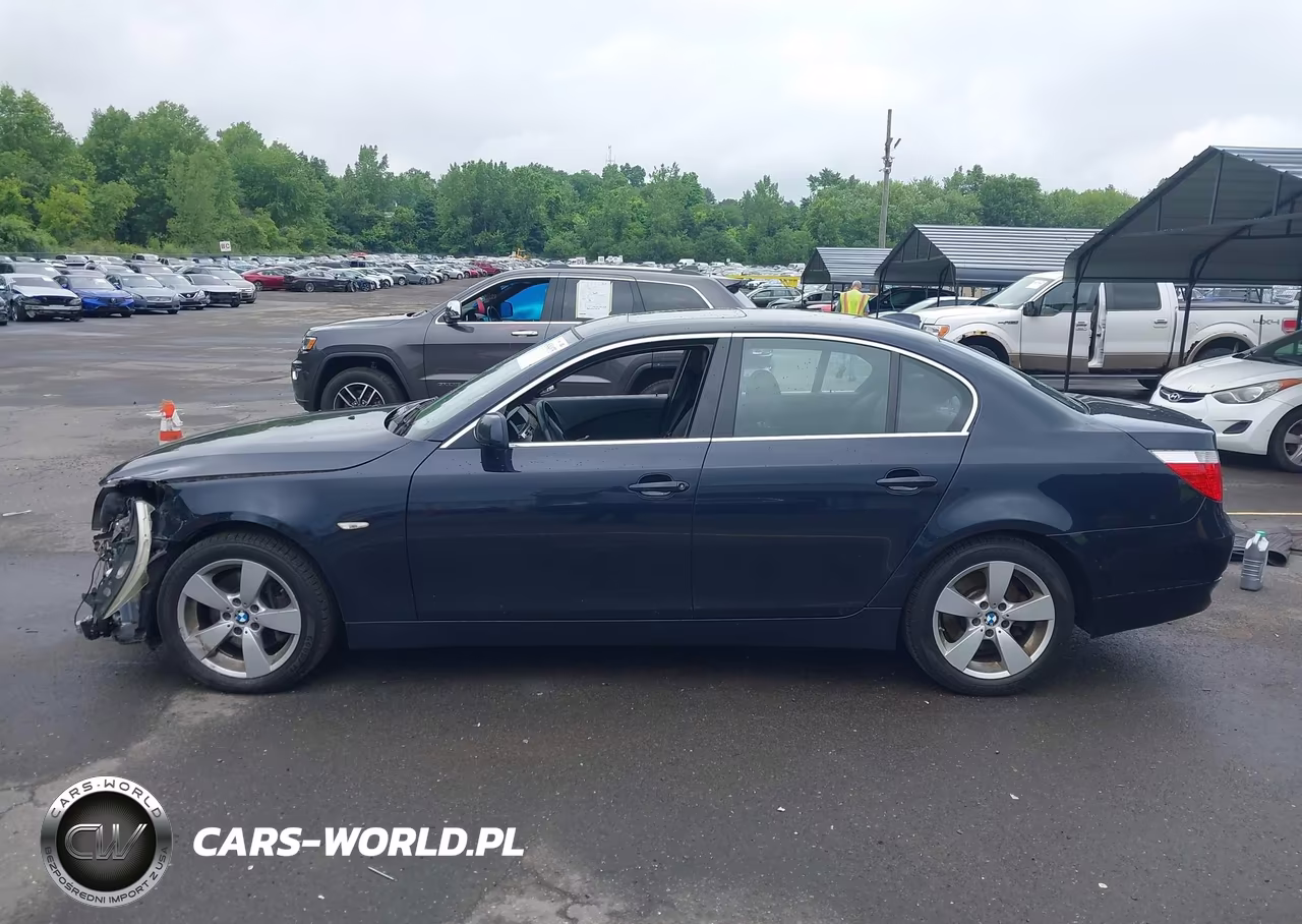 2007 BMW 525Xi VIN:WBANF33547CW70881 - 14