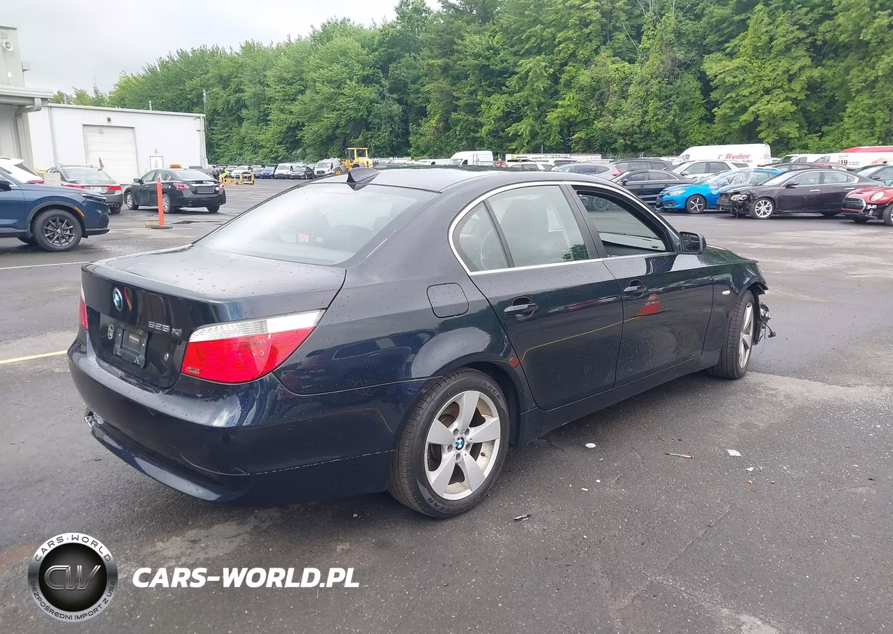 2007 BMW 525Xi VIN:WBANF33547CW70881 - 4