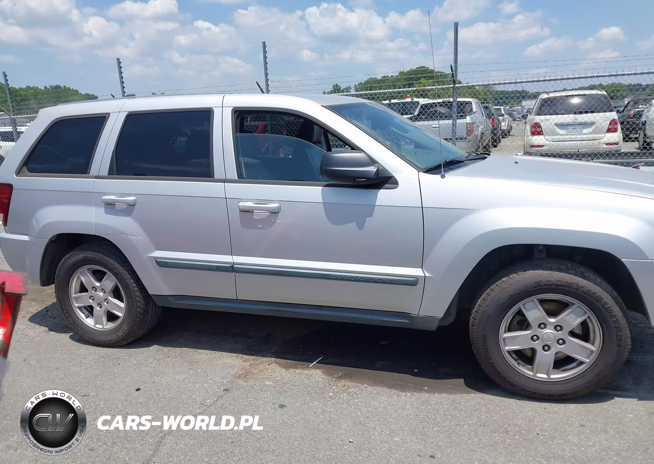 2007 Jeep Grand Cherokee Laredo VIN:1J8GR48K47C664563 - 13