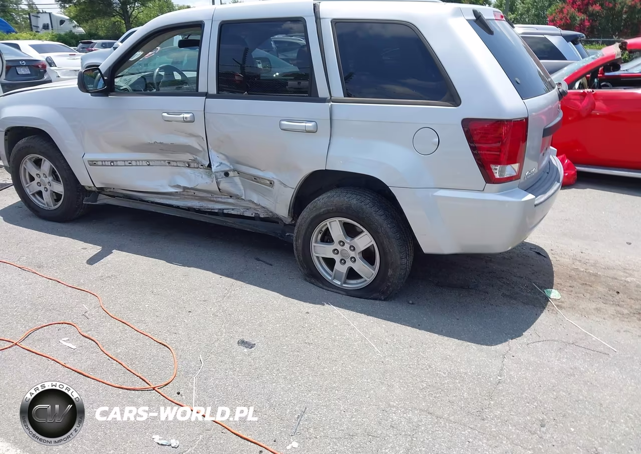 2007 Jeep Grand Cherokee Laredo VIN:1J8GR48K47C664563 - 3