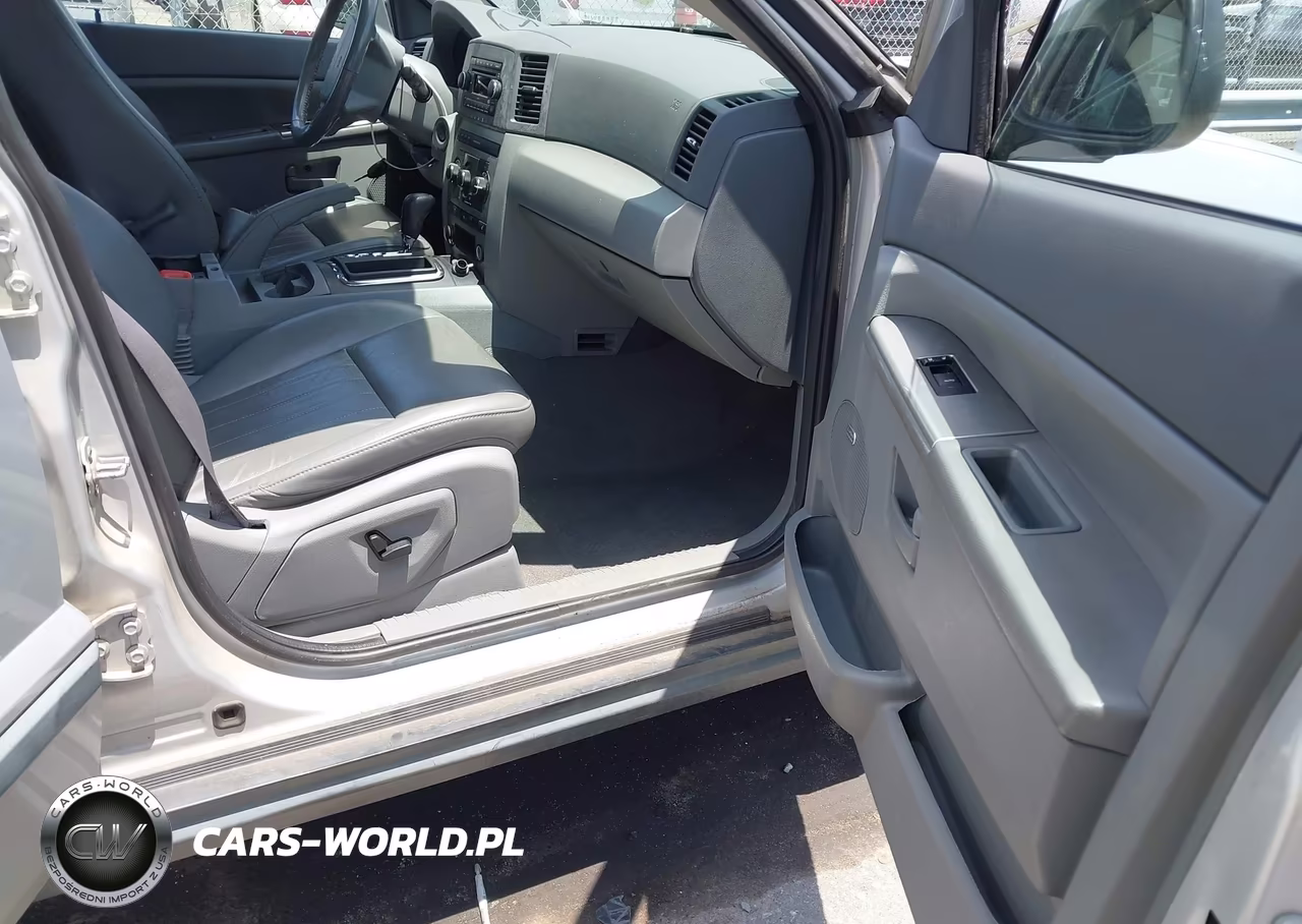 2007 Jeep Grand Cherokee Laredo VIN:1J8GR48K47C664563 - 5