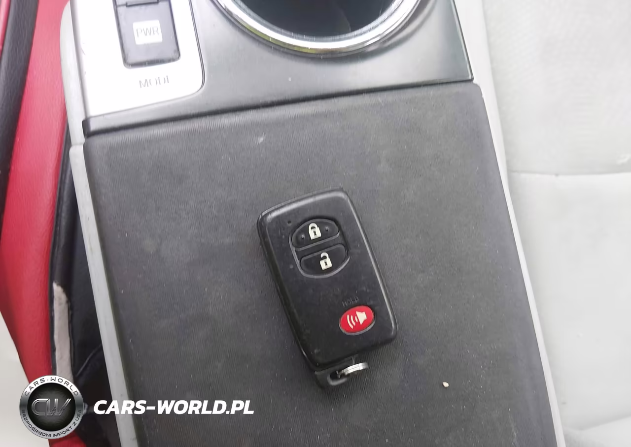2013 Toyota Prius V Three VIN:JTDZN3EUXD3273747 - 11