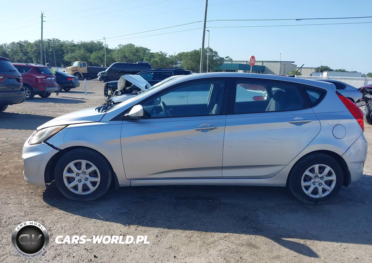 2013 Hyundai Accent Gs VIN:KMHCT5AE3DU093621 - 14