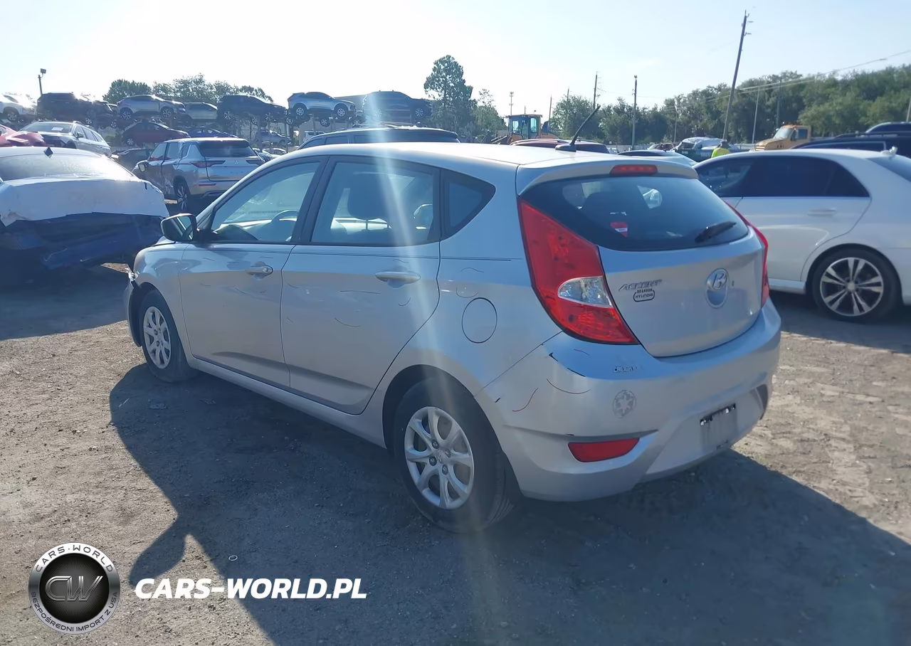 2013 Hyundai Accent Gs VIN:KMHCT5AE3DU093621 - 3